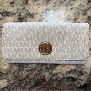 Micheal Kors Signature Monogram Wallet-Vanilla